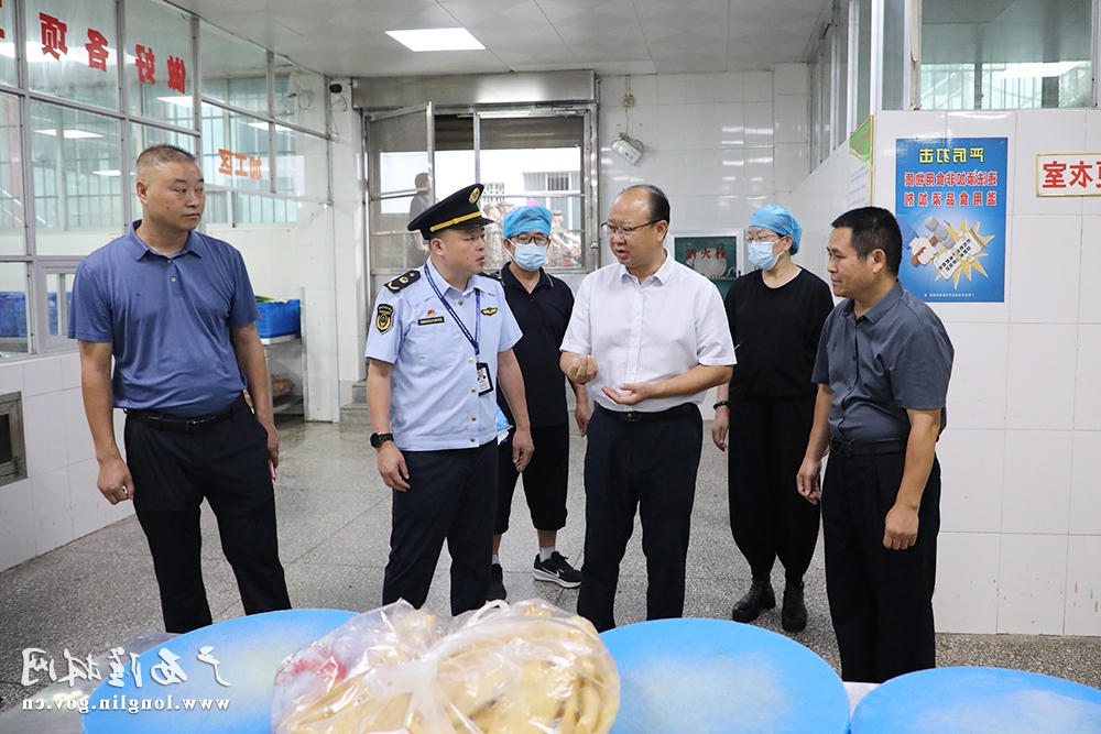 莫庸到十大网赌平台推荐中学调研食品安全