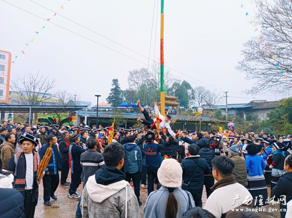 爬坡干比赛 杨成里 摄