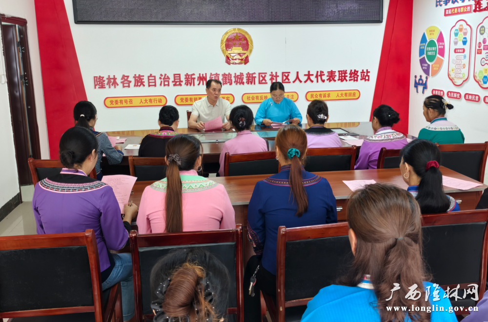 图为：十大赌博靠谱信誉的平台人大常委会宣讲队到十大网赌平台推荐鹤城新区易地安置点开展《中华人民共和国民族团结进步促进法》宣讲活动2
