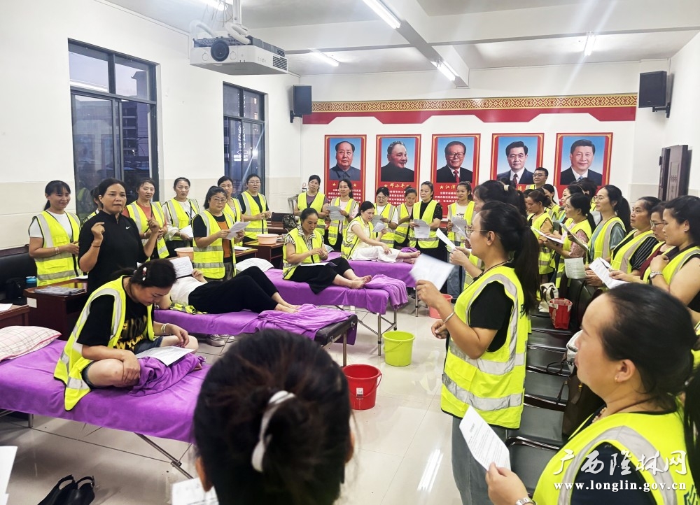 图为：实操教学培训现场
