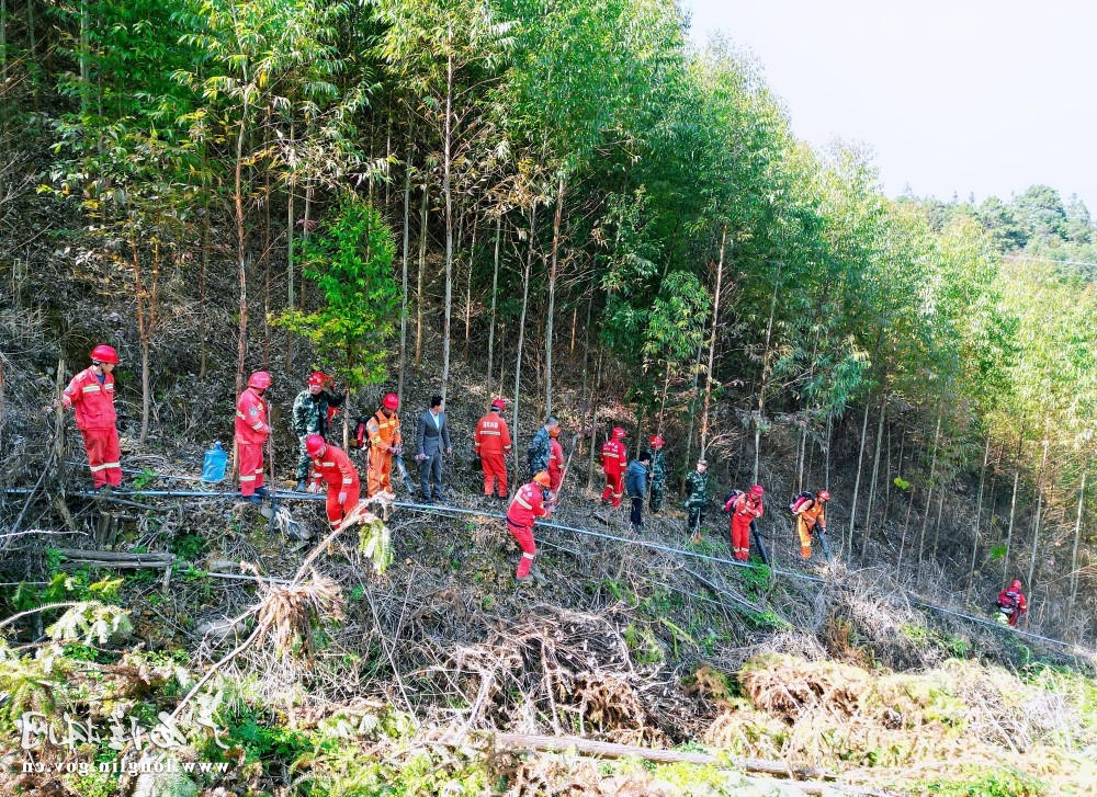 半专业消防员开火路。岑启貌 摄 十大网赌平台推荐