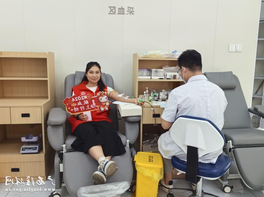 图为支部党员先行作表率参与无偿献血 十大网赌平台推荐